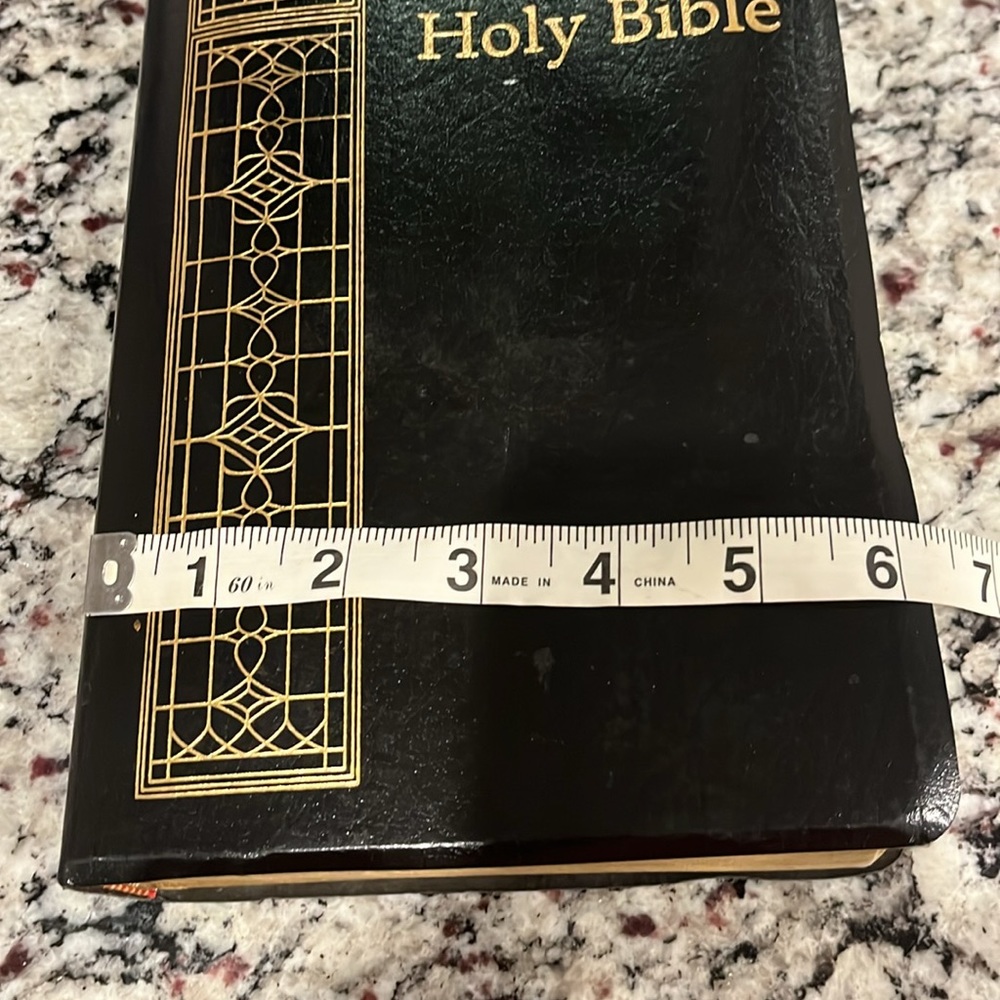 Holy Bible giant print King James Version 9.25”x6.5” copyright 1990 - Picture 13 of 14